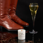 Bougie artisanale du Cavalier D'Joy, senteur bois noir et épices, cire de soja naturelle, fabrication Bourgogne, Cadeau cavalier original, bougie parfumée bois épices, idée cadeau passionné équitation D'Joy