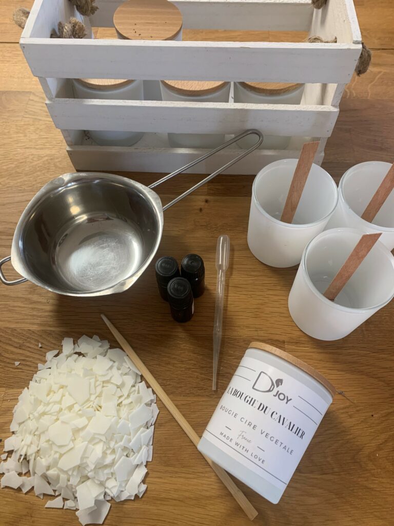 Matières premières naturelles pour bougies artisanales cire de soja et parfums de Grasse, fabrication bougie artisanale parfumée, bougie cheval et senteurs, bougie d'joy